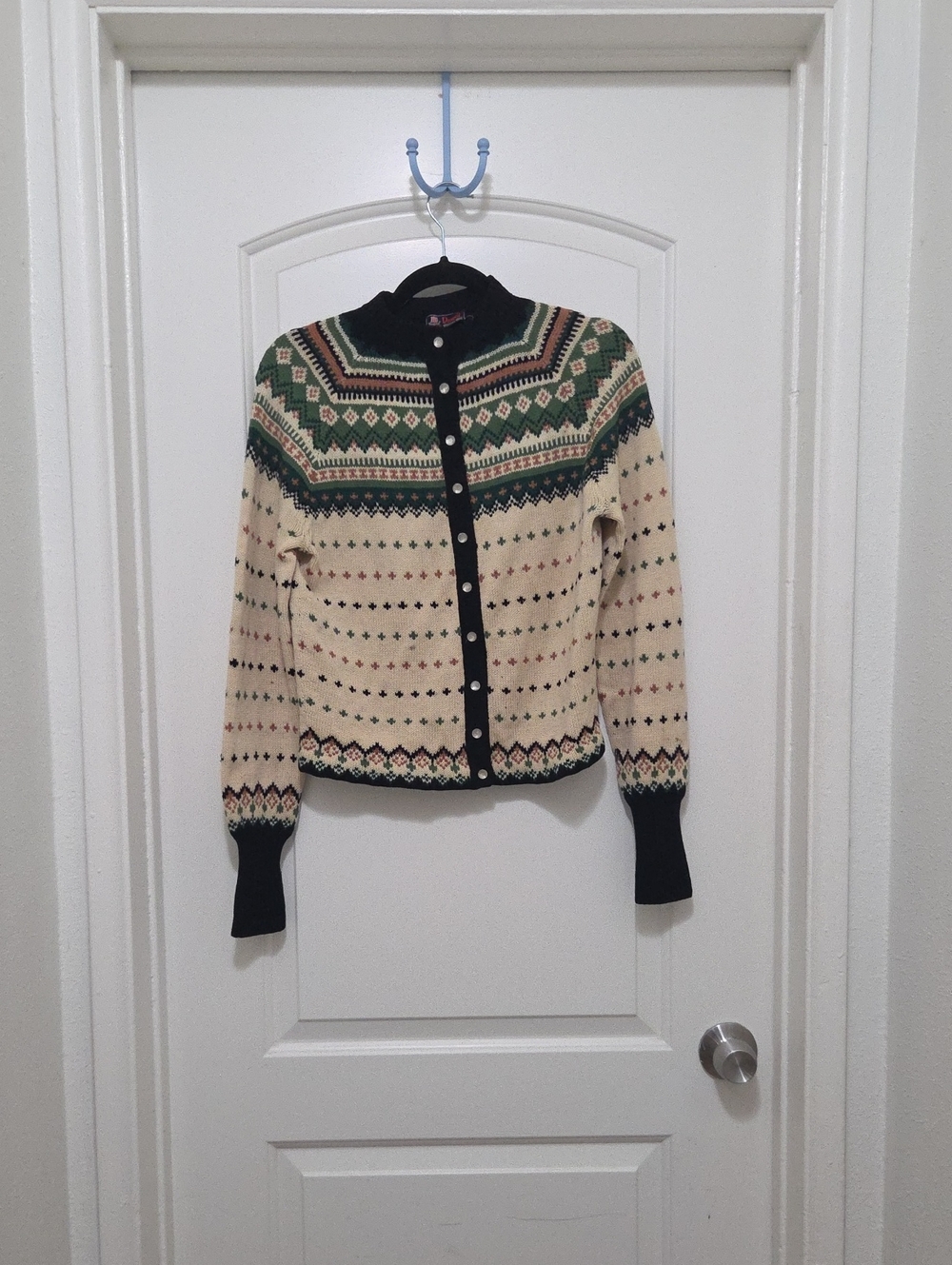 Dannit 100% Pure Wool Cardigan